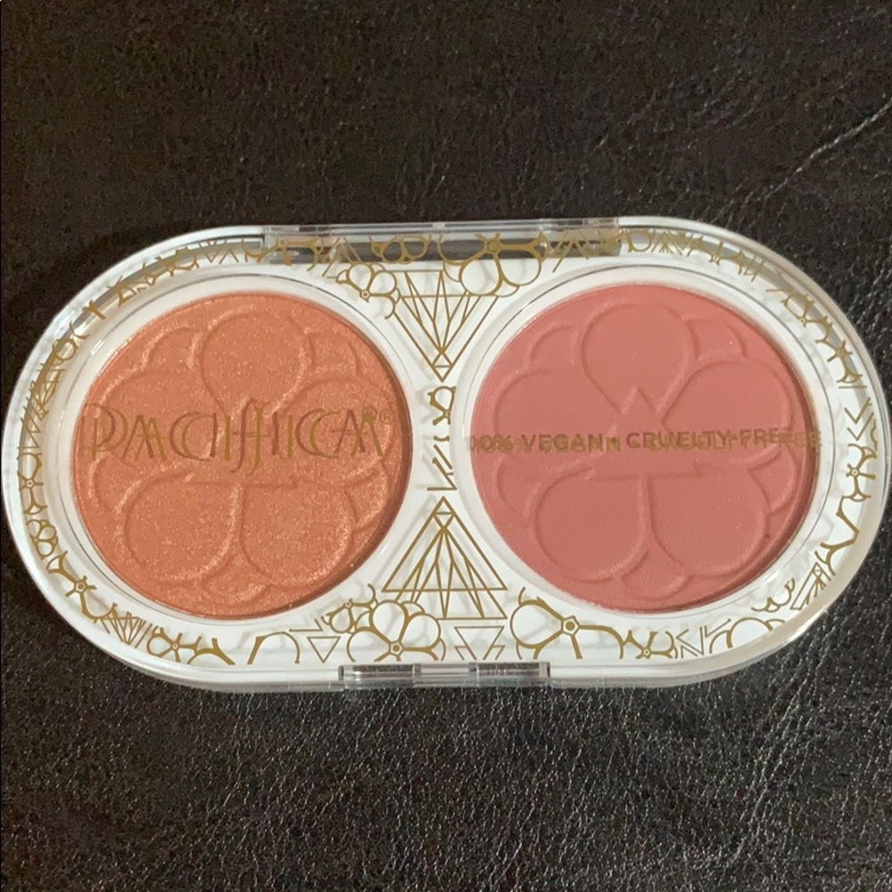 Highlighter and blush set